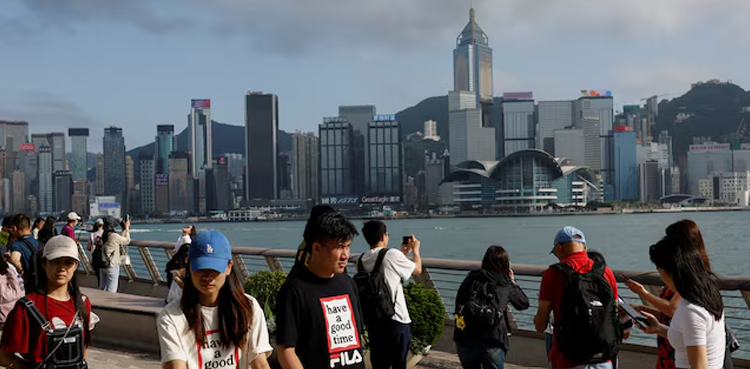Hong Kong, economy to grow, financial chief