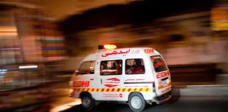 Larkana, truck-rikhshaw collision, female students injured