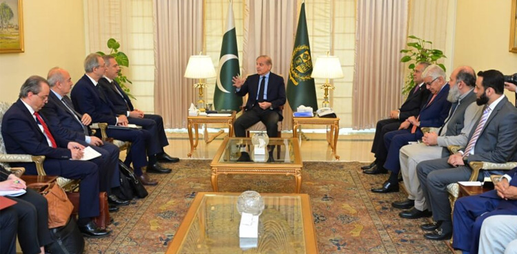 Başbakan Şahbaz, Türk şirketlerini Pakistan'a yatırım yapmaya davet etti