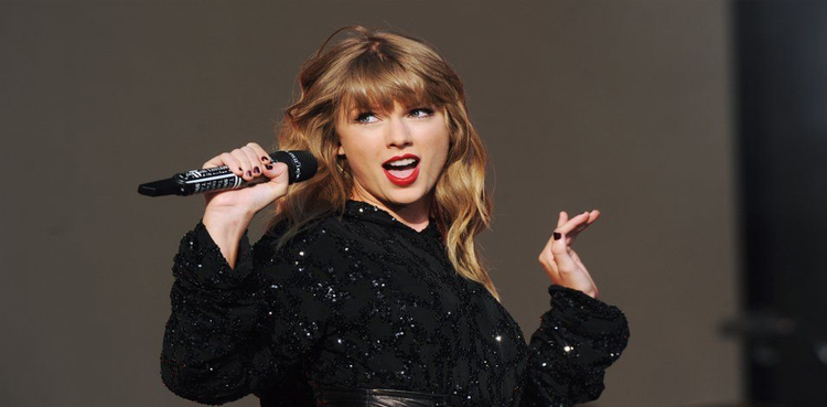 Taylor Swift Chris Packham, absurd' use of private jets