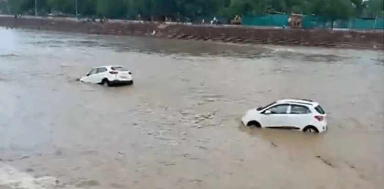 Cars-Ganga-River-float-viral-video-India