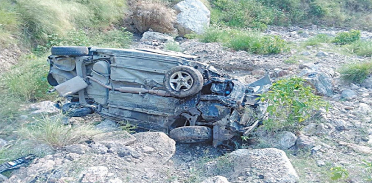 vehicle fell into gorge, Five of family die