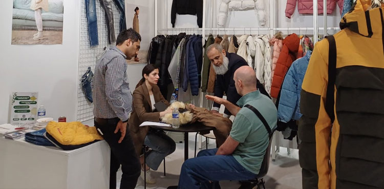 Pakistan showcases textile products in France