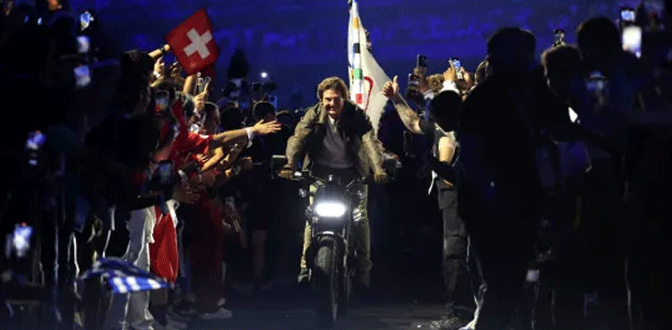 Tom Cruise performs stunts at the closing ceremony of the Olympic Games in Paris