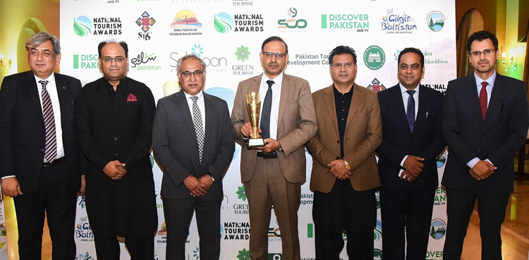 PIA, Pakistan, first national tourism award, PIA receive award