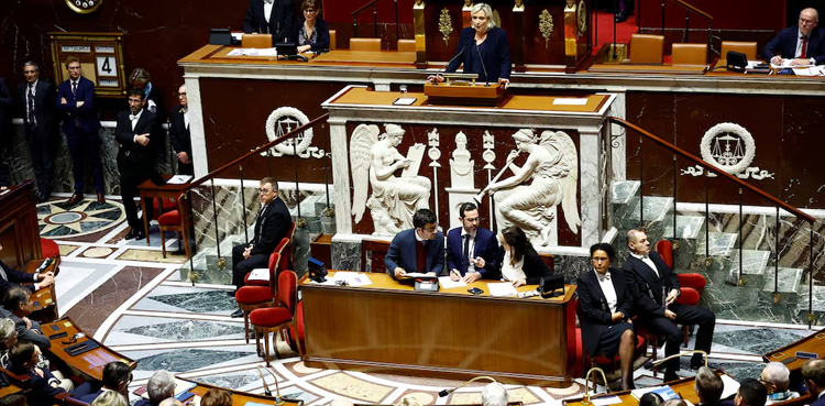 French government , no-confidence vote, France political crisis