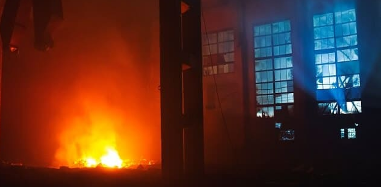 Major fire breaks out at Karachi warehouse