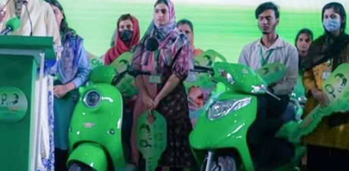 Pakistan announces free e-bikes for students