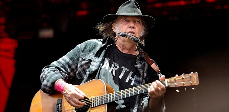 Neil Young dumps Glastonbury alleging 'BBC control'