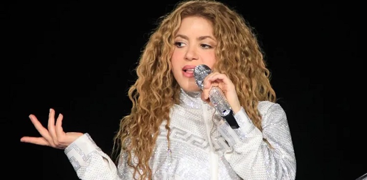 Shakira kicks off first world tour in seven years